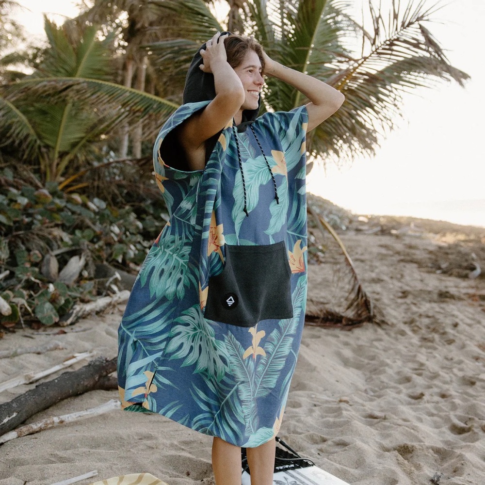 Nomadix Changing Poncho: Palms dusk